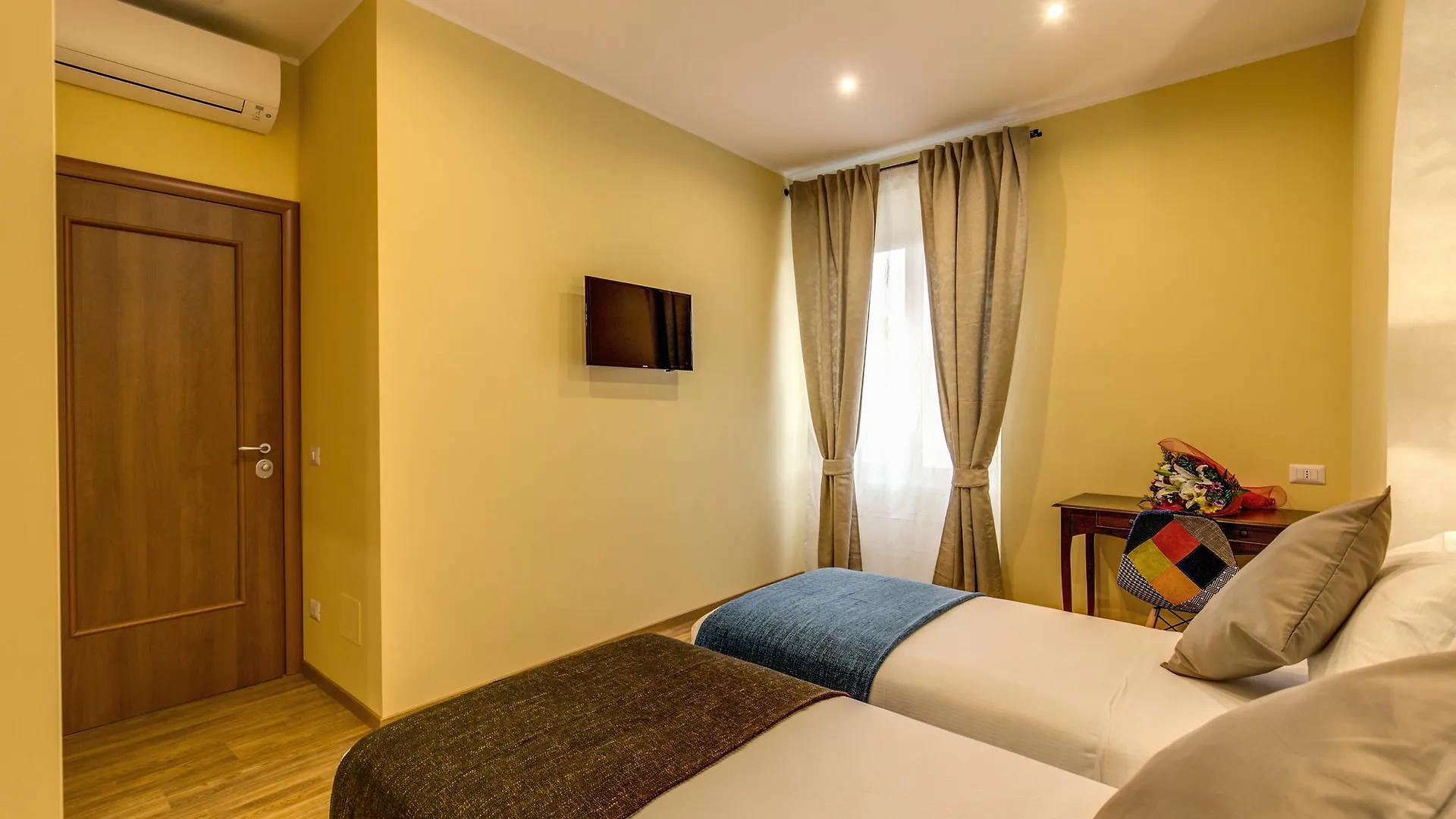 Top Floor Colosseo Guesthouse Rome 3*,